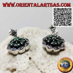 Boucles d'oreilles Daisy en argent avec 6 +1 émeraudes rondes naturelles sur un cadre nuage en marcassite