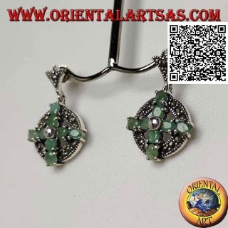 Pendientes de plata con cruz de 8 esmeraldas ovaladas naturales sobre un círculo de marcasita