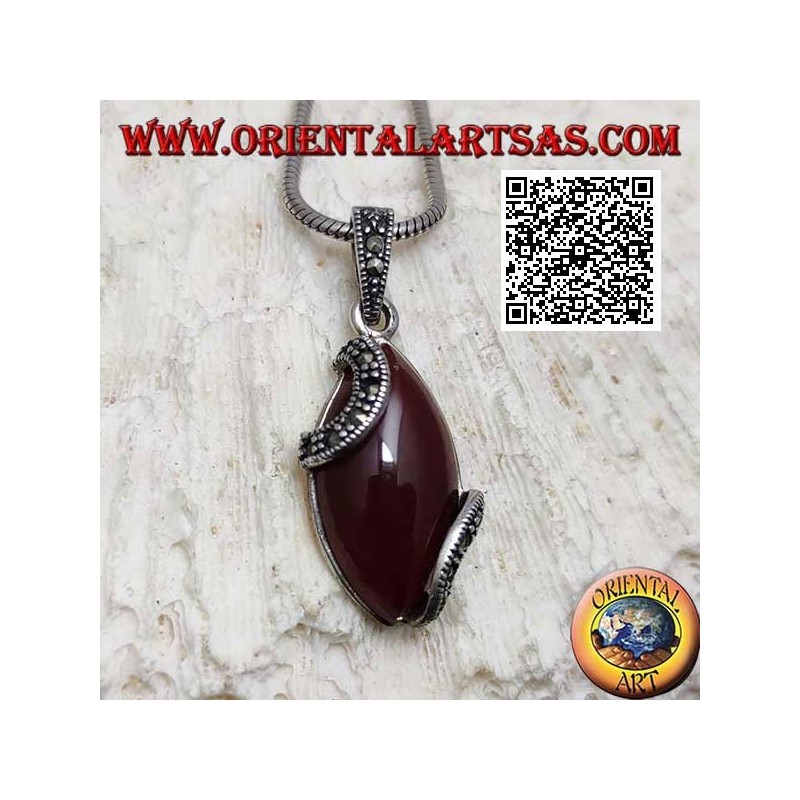 Silberanhänger mit Cabochon-Shuttle-Karneol und zwei Markasit-Halbkreisen