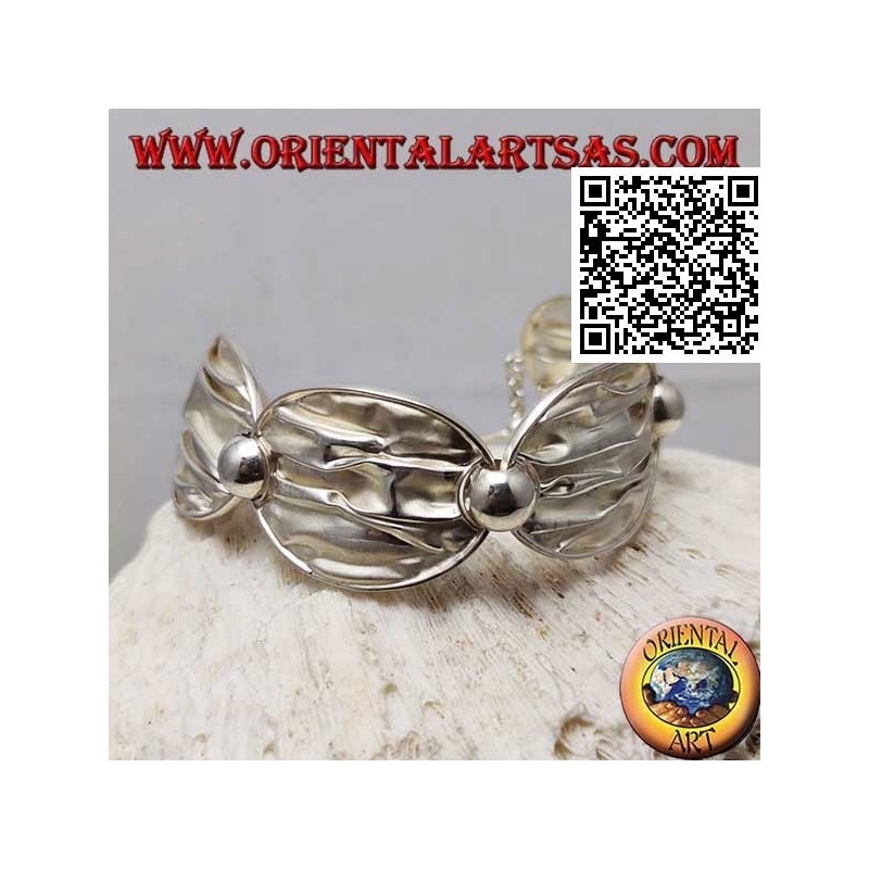 Halbstarres Armband aus satiniertem Silber mit zerknittertem Effekt