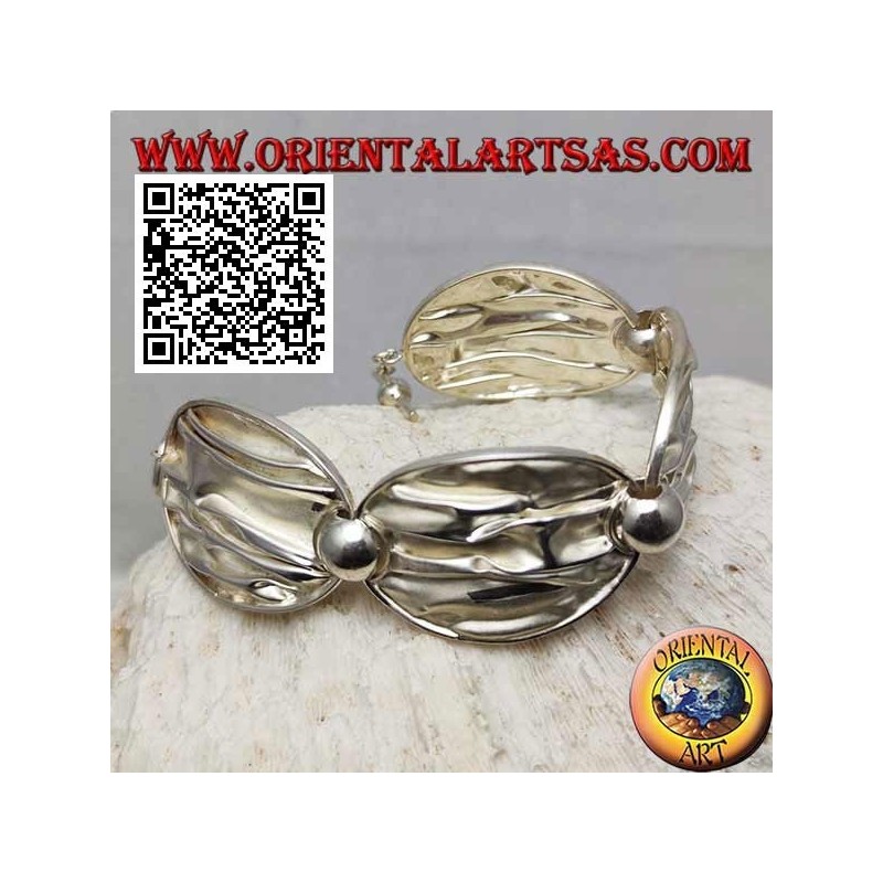 Halbstarres Armband aus satiniertem Silber mit zerknittertem Effekt