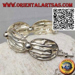 Semi-rigid satin silver bracelet with crumpled effect