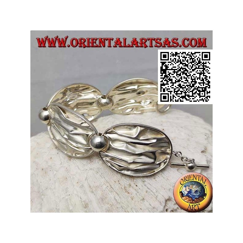 Semi-rigid satin silver bracelet with crumpled effect