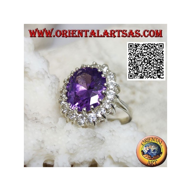 Anello in argento con ametista sintetica ovale sfaccettata incastonata contornata da zirconi bianchi