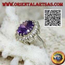 Bague en argent avec améthyste synthétique ovale facettée sertie de zircons blancs