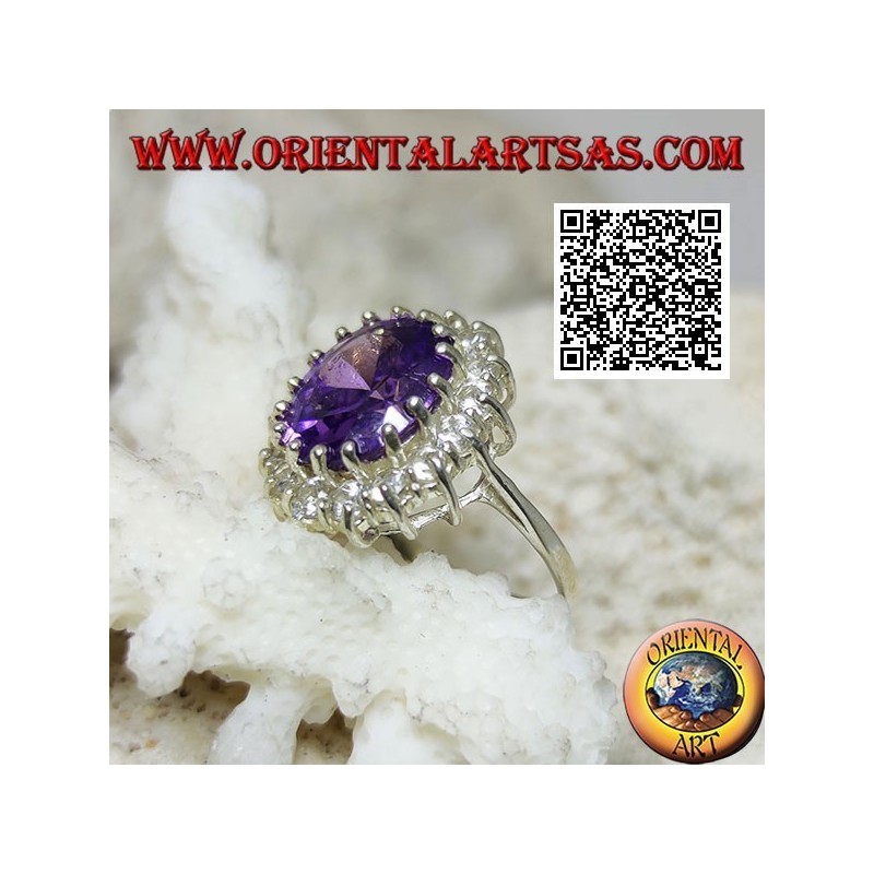 Anillo de plata con amatista sintética ovalada facetada engastada rodeada de circonitas blancas