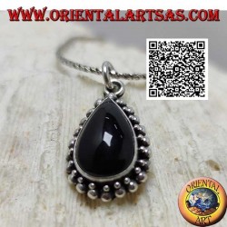Colgante de plata con ónix gota cabujón rodeado por una doble hilera de bolas