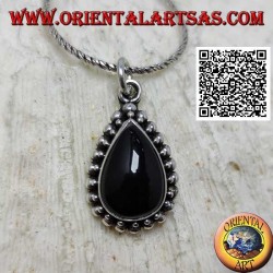 Silberanhänger mit Cabochon Drop Onyx, umgeben von einer doppelten Reihe von Kugeln
