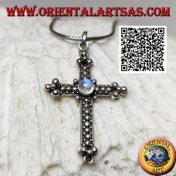 Pendentif croix orthodoxe en argent orné de boules avec labradorite centrale fluorescente bleue
