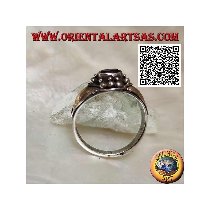 Silberring mit horizontalem ovalem Amethyst mit Kugeln oben und unten und 14 Karat Goldplatten an den Seiten