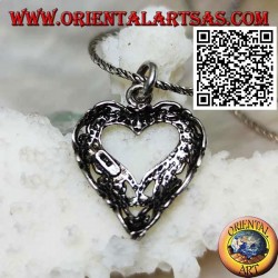 Colgante de plata con decoración calada en forma de corazón