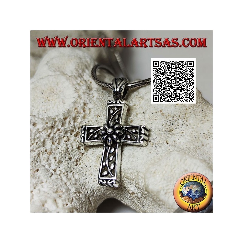 Silver pendant Latin cross with floral decorations and central daisy