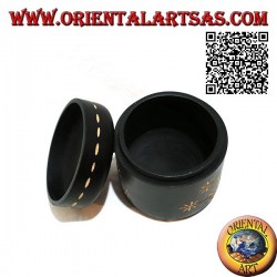 Caja para jarra cilíndrica con adornos florales tallados a mano en madera de caoba