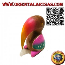 Escultura de un tucán toco pintado a mano, en madera de teca de 11 cm.
