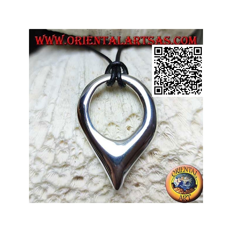 Glatter silberner Anhänger in Form eines umgekehrten Tropfens mit Kordel