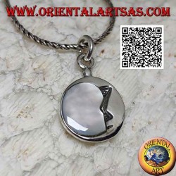 Round silver pendant with decreasing moon embraced in mother of pearl