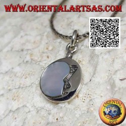 Round silver pendant with decreasing moon embraced in mother of pearl