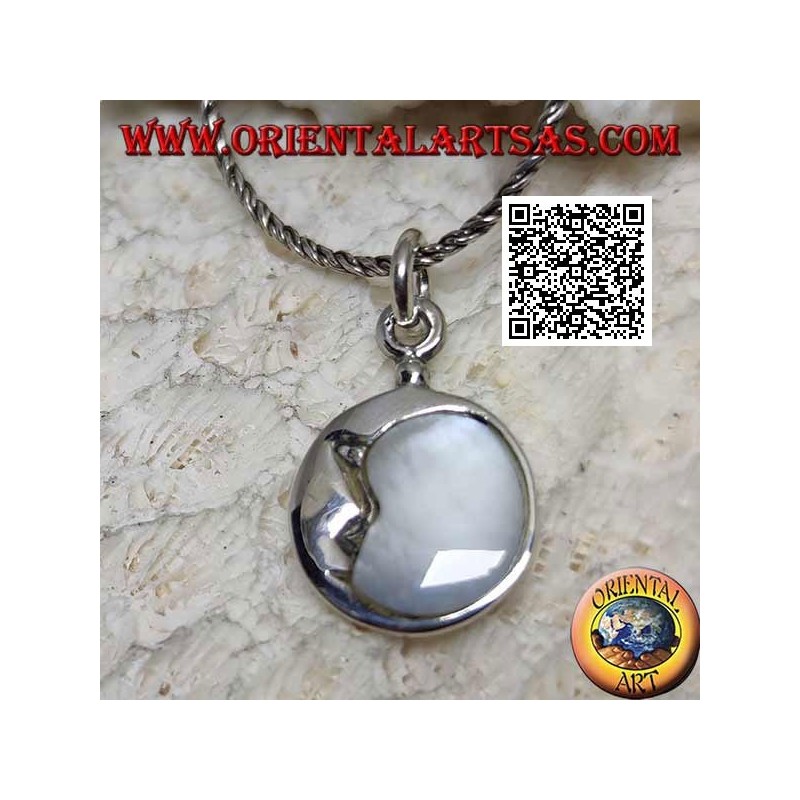 Round silver pendant with crescent moon embraced in mother of pearl