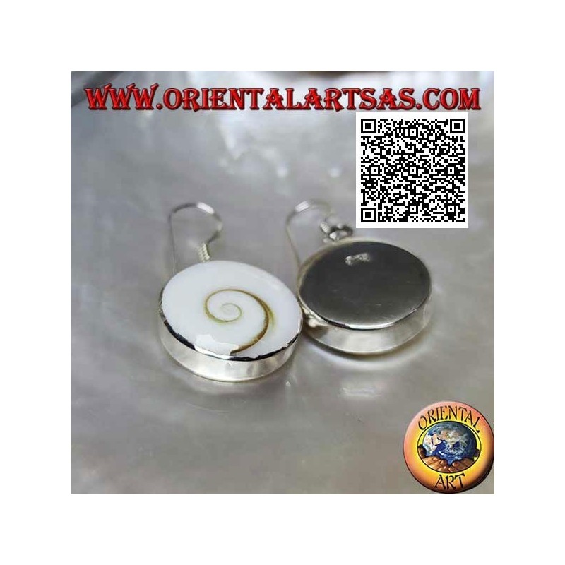 Silberne Ohrringe mit runder "Eye of Saint Lucia" -Schale auf glatter Montage