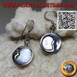 Boucles d'oreilles pendantes rondes en argent avec croissant de lune entouré de nacre