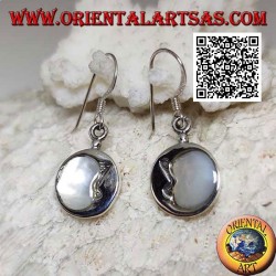 Boucles d'oreilles pendantes rondes en argent avec croissant de lune entouré de nacre