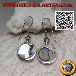 Boucles d'oreilles pendantes rondes en argent avec croissant de lune entouré de nacre