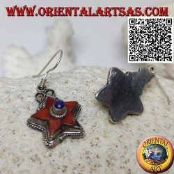 Boucles d'oreilles en argent avec étoile de corail naturel antique et lapis-lazuli central entouré de tissage