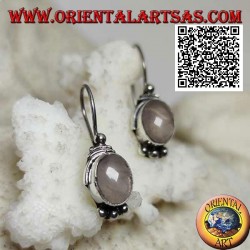 Boucles d'oreilles en argent avec quartz rose sur monture lisse avec boules dessus et dessous