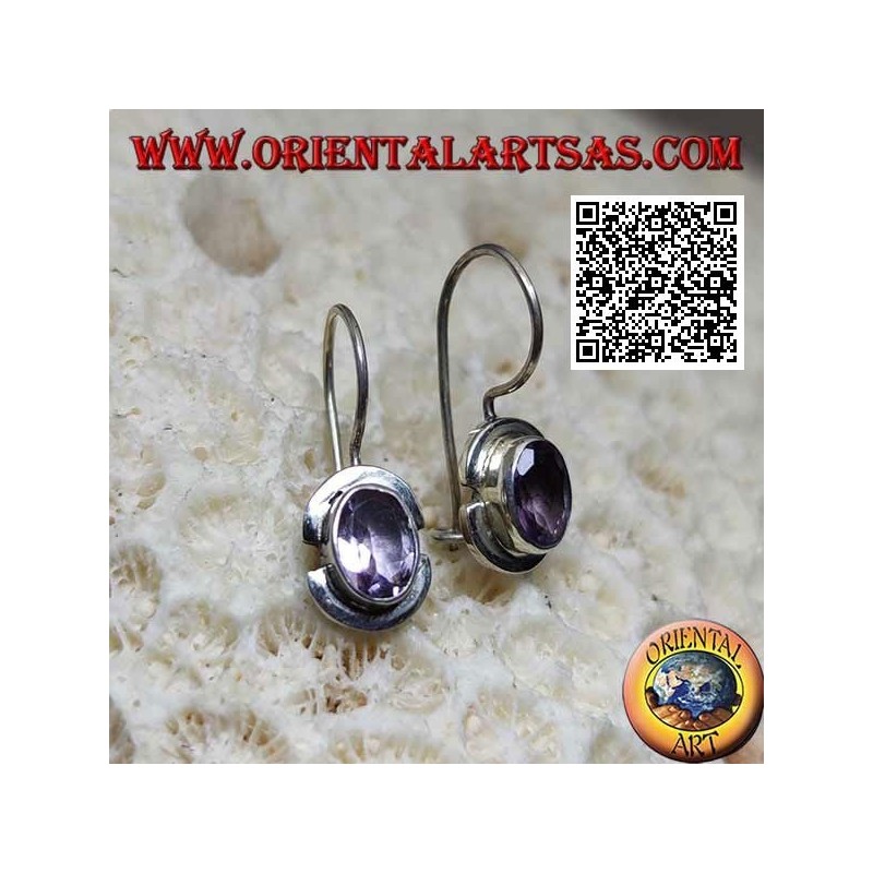 Orecchini in argento con ametista ovale naturale su montatura liscia con bordo spezzettato