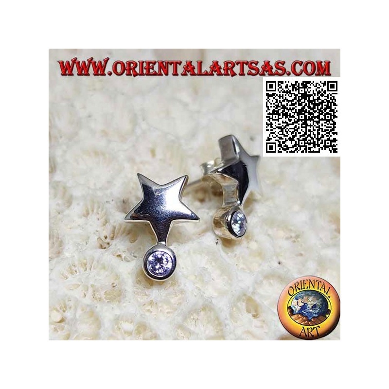 Boucles d'oreilles en argent avec un lobe lisse et épais en forme d'étoile avec un zircon rond blanc en dessous