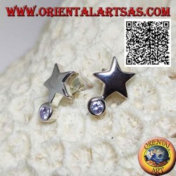 Pendientes de plata con un lóbulo en forma de estrella liso y grueso con una circonita blanca redonda debajo