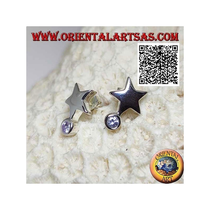 Boucles d'oreilles en argent avec un lobe lisse et épais en forme d'étoile avec un zircon rond blanc en dessous
