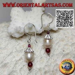 Silver hat pendant earrings with pearl among garnet