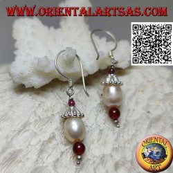 Boucles d'oreilles pendentif chapeau en argent avec perle parmi grenat