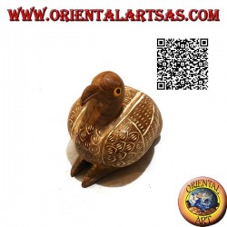 Sculpture d'un canard accroupi peint à la main, bois de teck 9 cm (naturel)