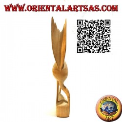 Escultura de un flamenco alimentándose en madera de hibisco de 20 cm