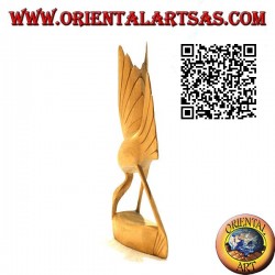 Sculpture d'un flamant rose nourri en bois d'hibiscus 20 cm