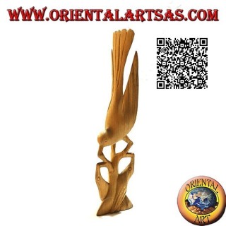 Scultura di un fagiano su un ramo con i suoi piccoli in legno di ibisco da 22 cm