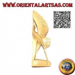 Sculpture of a flamingo with wingspan in 22 cm hibiscus wood