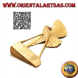 Sculpture of a flamingo with wingspan in 22 cm hibiscus wood