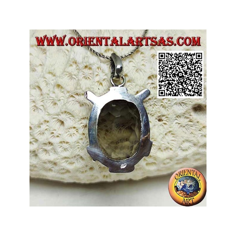 Ciondolo in argento con splendido quarzo fumé ovale sfaccettato su montatura liscia con inserti