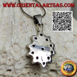 Pendentif en argent avec 11 grenats, péridot et alternance de zircons navettes facettés