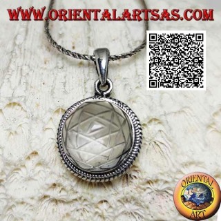 Pendentif en argent avec Sri Yantra gravé sur cristal de roche cabochon rond entouré d'un double tissage