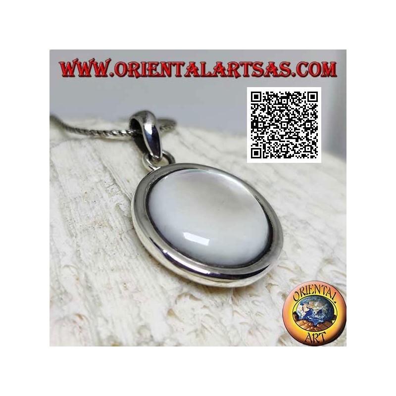 Ciondolo in argento con madreperla tonda cabochon contornata da bordo liscio