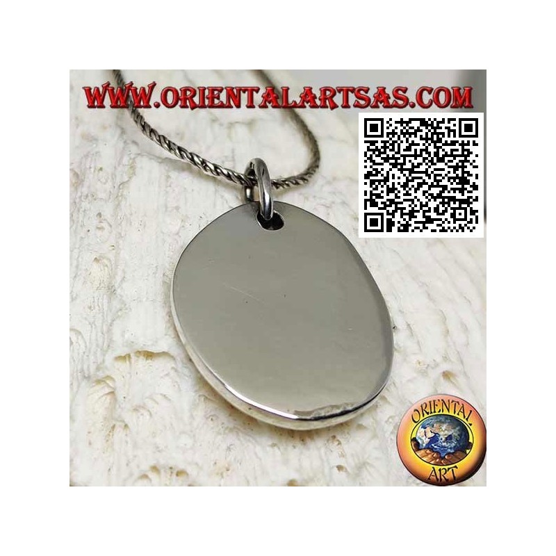 Colgante de plata con medalla lisa de forma ovalada