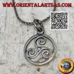Colgante de plata en forma de triskele / triskell en el círculo cósmico de 15 mm