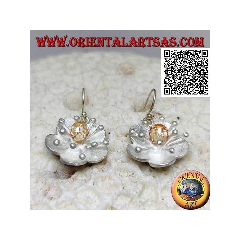 Boucles d'oreilles en argent satiné en forme de fleur avec anémone de mer et zircon citrine central
