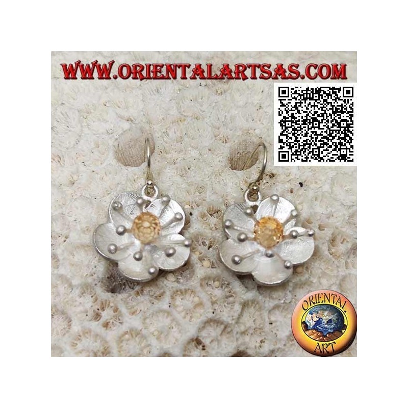 Boucles d'oreilles en argent satiné en forme de fleur avec anémone de mer et zircon citrine central