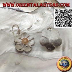 Pendientes de plata satinada en forma de flor con anémona de mar y circonita citrina central