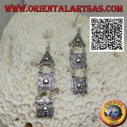 Orecchini in argento a monachella piastrine triangolari e quadrate con decoro in altorilievo